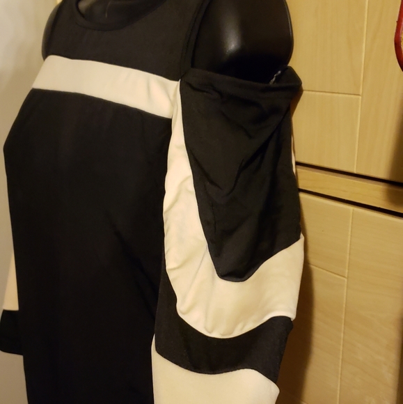 Ladies cold shoulder fashion top - Picture 4 of 9